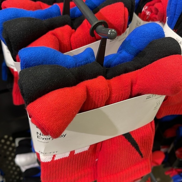 Nike Everyday
Multi-Color
Size S
Kids' Cushioned Crew Socks
(6 Pairs)
SK0066-957 - Picture 5 of 16